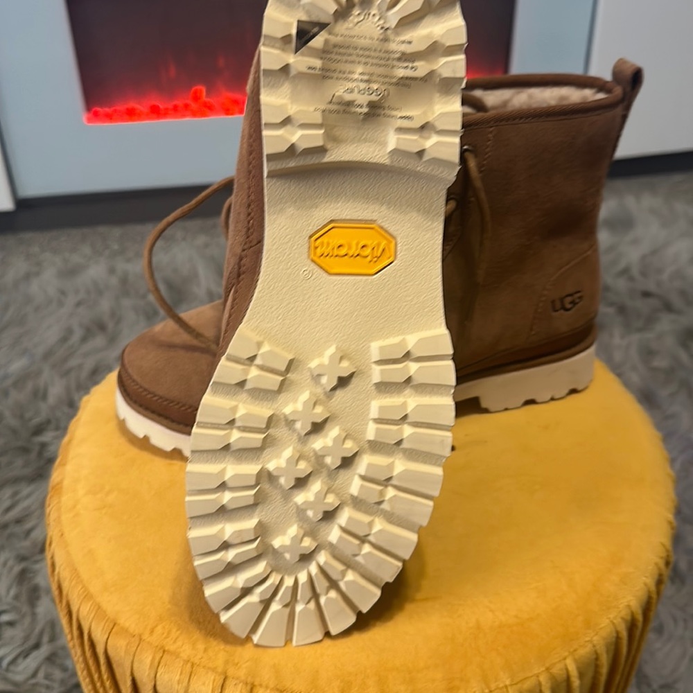 Unisex fashionable winter uggs brand new out of the box